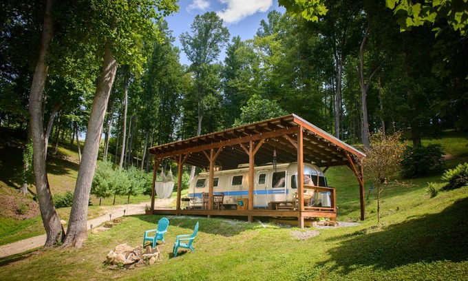 Sugar Grove Cabina | Airstream: Glamping at a Petting Zoo w/ Hot Tub
