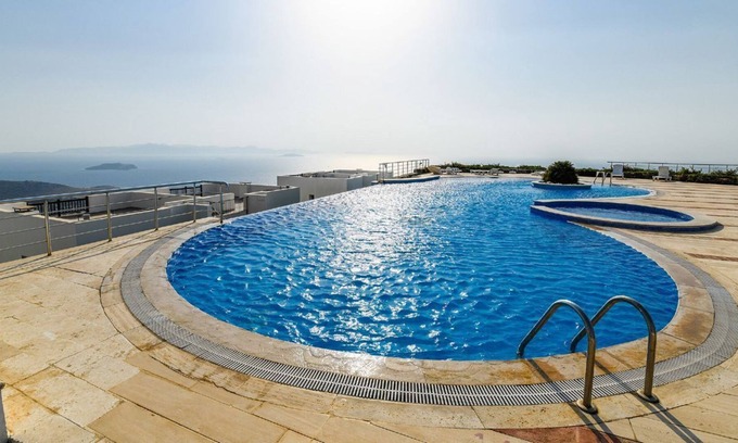 Mentese Apartamento | Airy 2BR Villa W/ Pool, Bodrum Apartment 1004