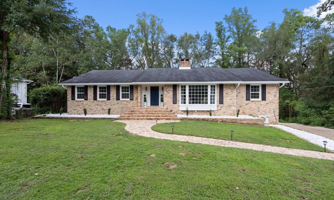 College Park Casa | Airy 5br home w/pool, outdoor living, game room
