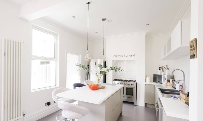 Hanham Casa | Airy and Bright - Superb Bristol Home With Garden