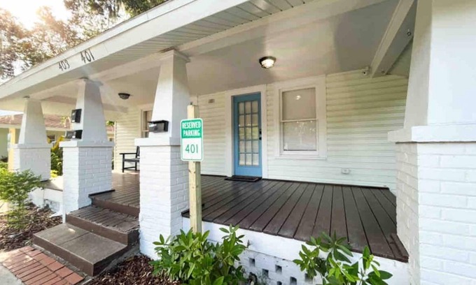 Dixieland Condominio | Airy and spacious duplex, centrally located in Lakeland downtown