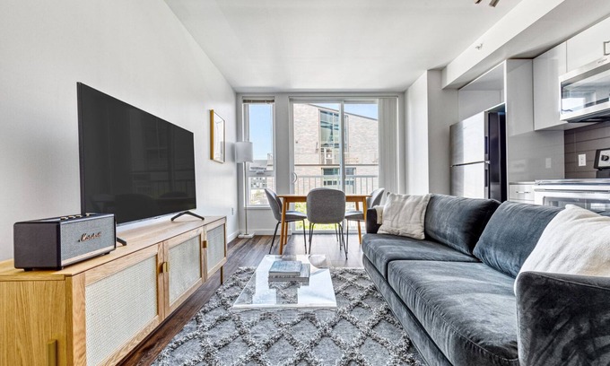 Wilburton Apartamento | Airy Bellevue Studio w/ Gym, W/D, near Spring District, by Blueground