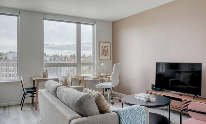 Yesler Terrace Apartamento | Airy First Hill studio w/ Gym & BBQ, nr park, by Blueground