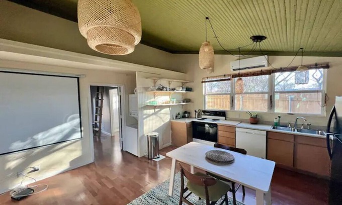 Highland Casa | Airy Guesthouse - Patio, W/D, Near Food/Shops, NEW