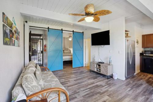 Historic Kailua Village Apartamento | Airy Kailua-Kona Condo Less Than 1 Mi to Beach and Town