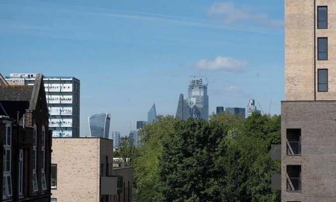 St. Dunstan's Apartamento | Airy one-bed in Limehouse with views of the city
