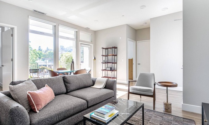 San Carlos Apartamento | Airy San Carlos 2BR w/ Rooftop Lounge, near Silicon Valley, by Blueground