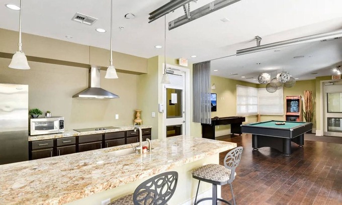 South Congress Apartamento | Airy Soco 2BR King Suite w Gympickleballlaundry