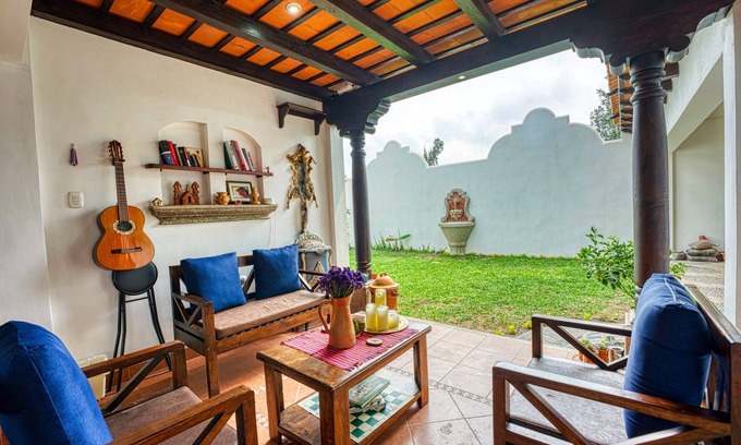 San Miguel Duenas Villa | Airy & Spacious 6/3 for Families near Antigua Gated Community w/ big green areas