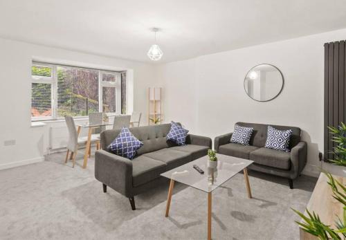 High Barnet Apartamento | Aisiki Apartments at Barnet, Ground Floor, 2-Bedroom & 1-Bathroom, Pet-Friendly Flat, Double Beds with Free Wi-Fi