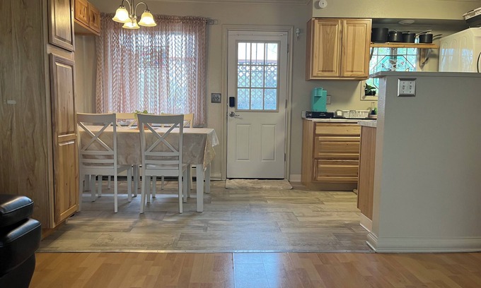 Airport Heights Community Council Apartamento | AK Home Away From Home