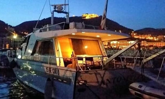 Salerno Alquiler De Eote | Akhir Cruise Charter