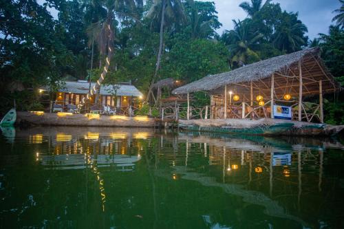 Dodanduwa Cama Y Desayuno | Aki Luna Lagoon Resort Hikkaduwa