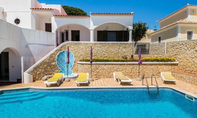 Almancil Villa | Akivillas Quarteira Charm