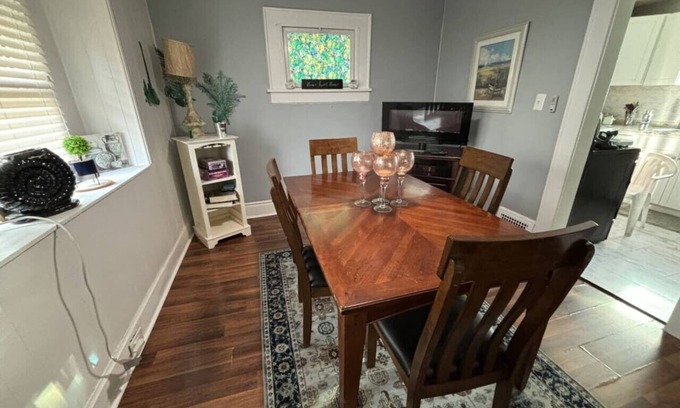 Akron Casa | Akron Budget Friendly 4 Bedroom