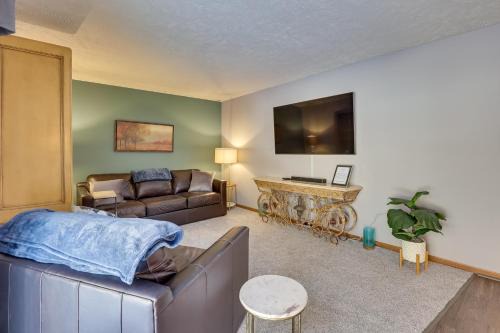 Highland Square Casa | Akron Home with Deck Walk to Towpath Trail!