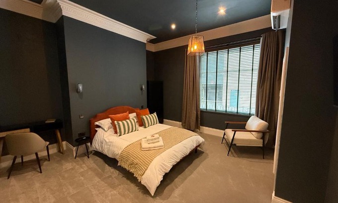 Halifax Casa | Akroyd House - The Piece Hall Room