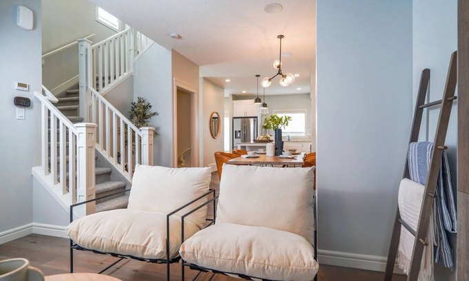 Southeast Edmonton Casa | AK’s Den: Hostel prices, private room comfort, and a therapy cat!