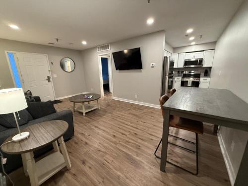 South Central Omaha Apartamento | Aksarben 2 Bedroom-Close to I80