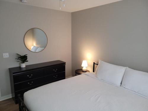South Central Omaha Apartamento | Aksarben Gem-Easy access to I-80