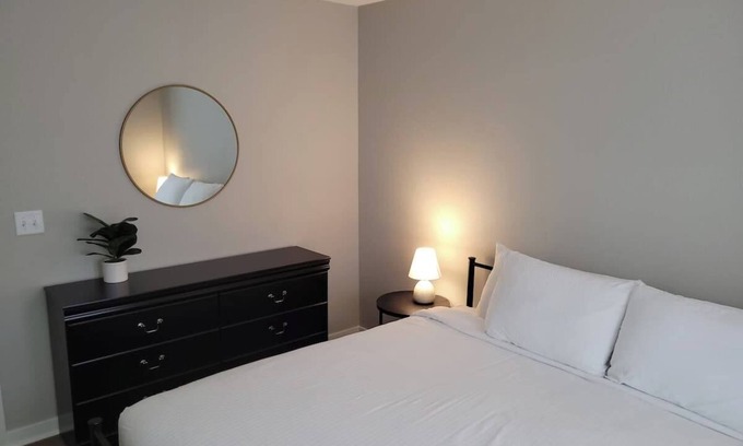 South Central Omaha Apartamento | Aksarben Gem-Easy access to I-80