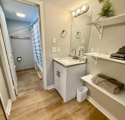 South Central Omaha Apartamento | Aksarben Gem near UNO