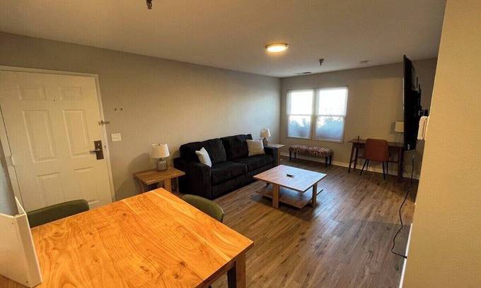 South Central Omaha Apartamento | Aksarben Living-Cozy 1 BDRM 1 BA
