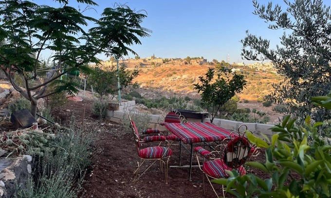 Umm Qais Cama Y Desayuno | AL-Bustan House & Umm Qais