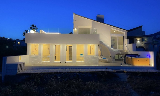 Bahia Dorada Villa | Al Mar - 6p by the sea in Estepona