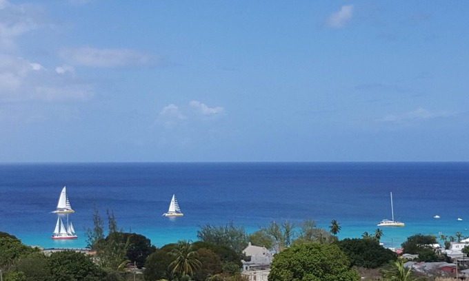 West Terrace Apartamento | Alamanda Sea View Apartment - Espectacular vista al mar Retreat AC / Wi-Fi, TV por cable