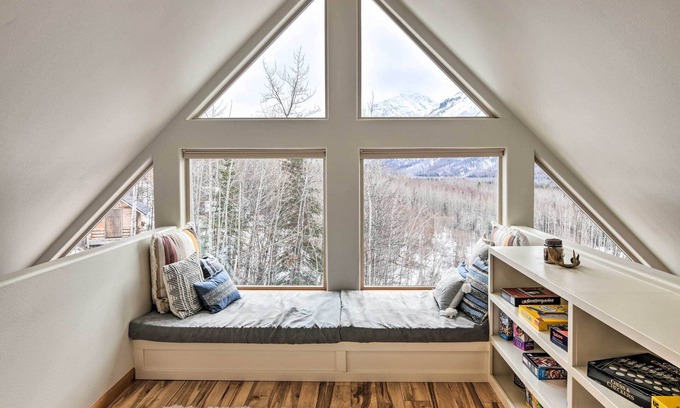 Eagle River Cabaña | Alaskan Mountain Gem With Private Hot Tub & Gym!