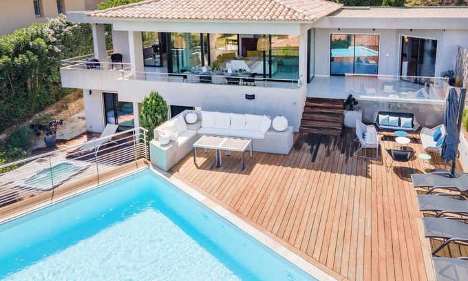 Cirendinu Villa | Alba by Pinarello Villa Services