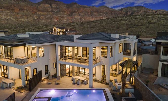Hurricane Casa | ALBATROSS SOUTH at Copper Rock!