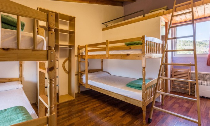 Salas de Pallars Apartamento | Alberg La Solana - 34 - Habitación Cuádruple (4 - 5 Plazas)