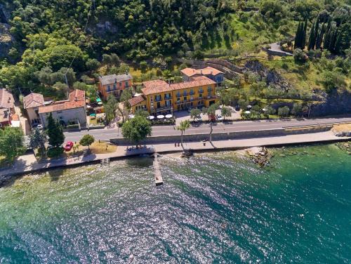 Torri del Benaco Hotel | Albergo Del Garda