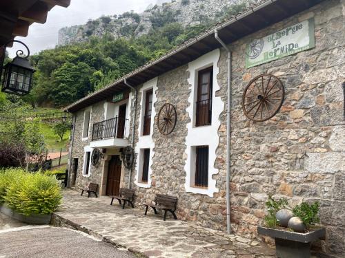 La Hermida Casa | Albergue La HERMIDA