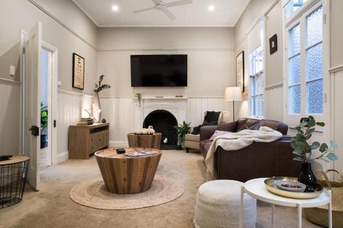 Daylesford Casa | Albert Cottage - charming miner's cottage in town
