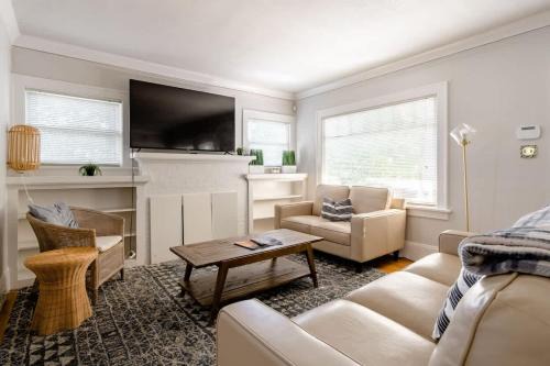 King Casa | Alberta Arts Gem - 2BR - 2BA - Prime Location