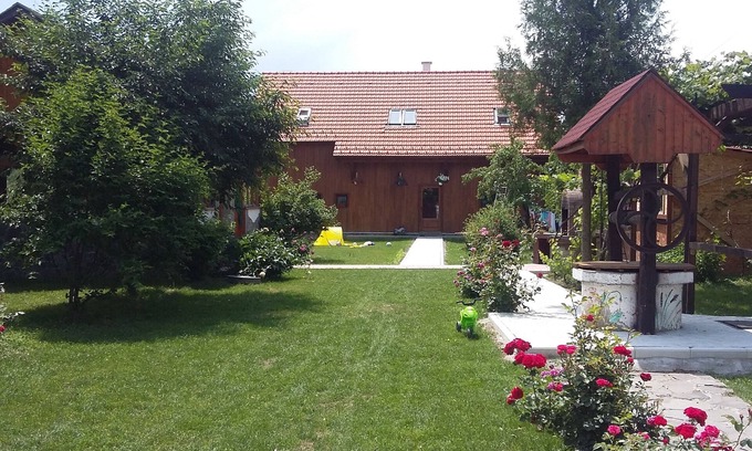 Ozun Casa | La casa de huéspedes Albinuta está diseñada para familias con niños, grupos de amigos ..