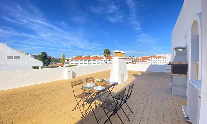 Areias de Sao Joao Apartamento | Albufeira Central 8 by Homing
