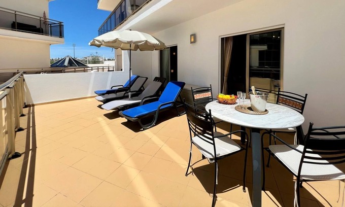 Correeira Apartamento | Albufeira Terrace With Pool by Homing