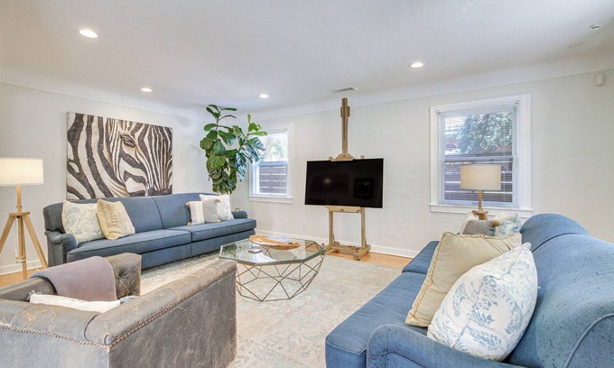 Nob Hill Cabaña | Albuquerque Adobe Cottage: Yard, Walkable Area