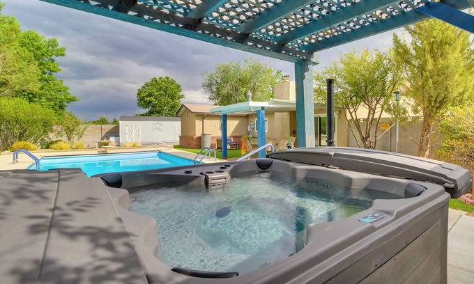 Paradise Hills Civic Casa | Albuquerque Oasis: Pool, Hot Tub & Putting Green!