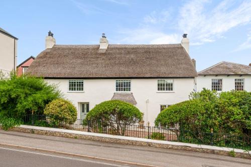 Charmouth Casa | Albury House