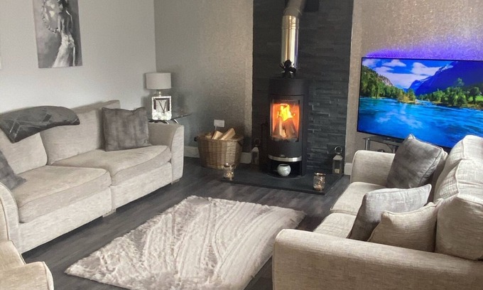 Cromdale Casa | Alcantara- Modern Highland home with hot tub - sleeps 10