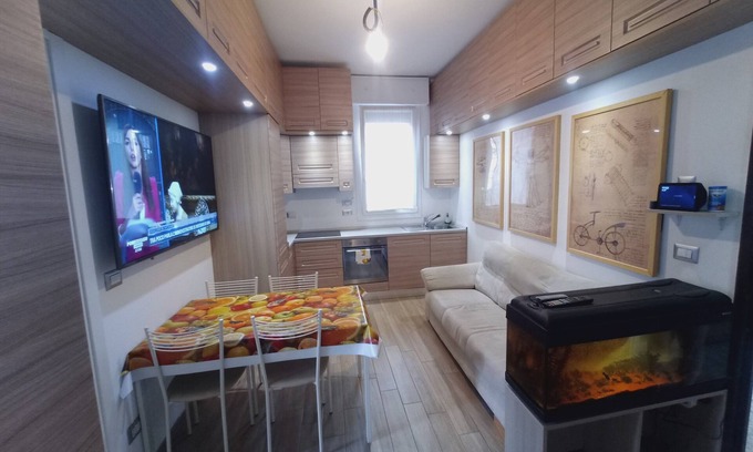 San Faustino-Madonnina-Quattroville Apartamento | Alcova Nicolo Biondo.Apartment in quiet area adjacent to Ferrari Park