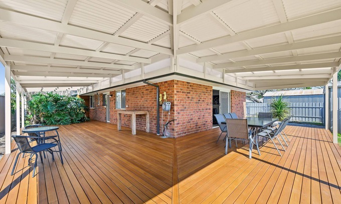 Aldinga Beach Casa | Aldinga Rose ~ Aldinga Beach - Homely Family Entertainer, 200m from the Beach ~ C21