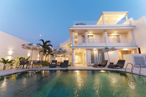 San Juan Villa | Alesea Oeste La Union Private Beachfront Villa Jacuzzi Heated Pool