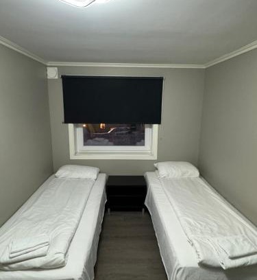 Alesund Apartamento | Alesund bedroom with shared shower