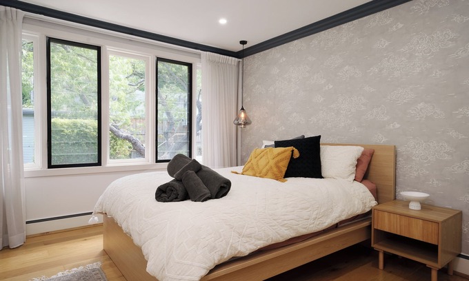 Glebe Casa | Alf and Lisa's Luxury Glebe House - 2BR, 2BA With Free Lockup Parking